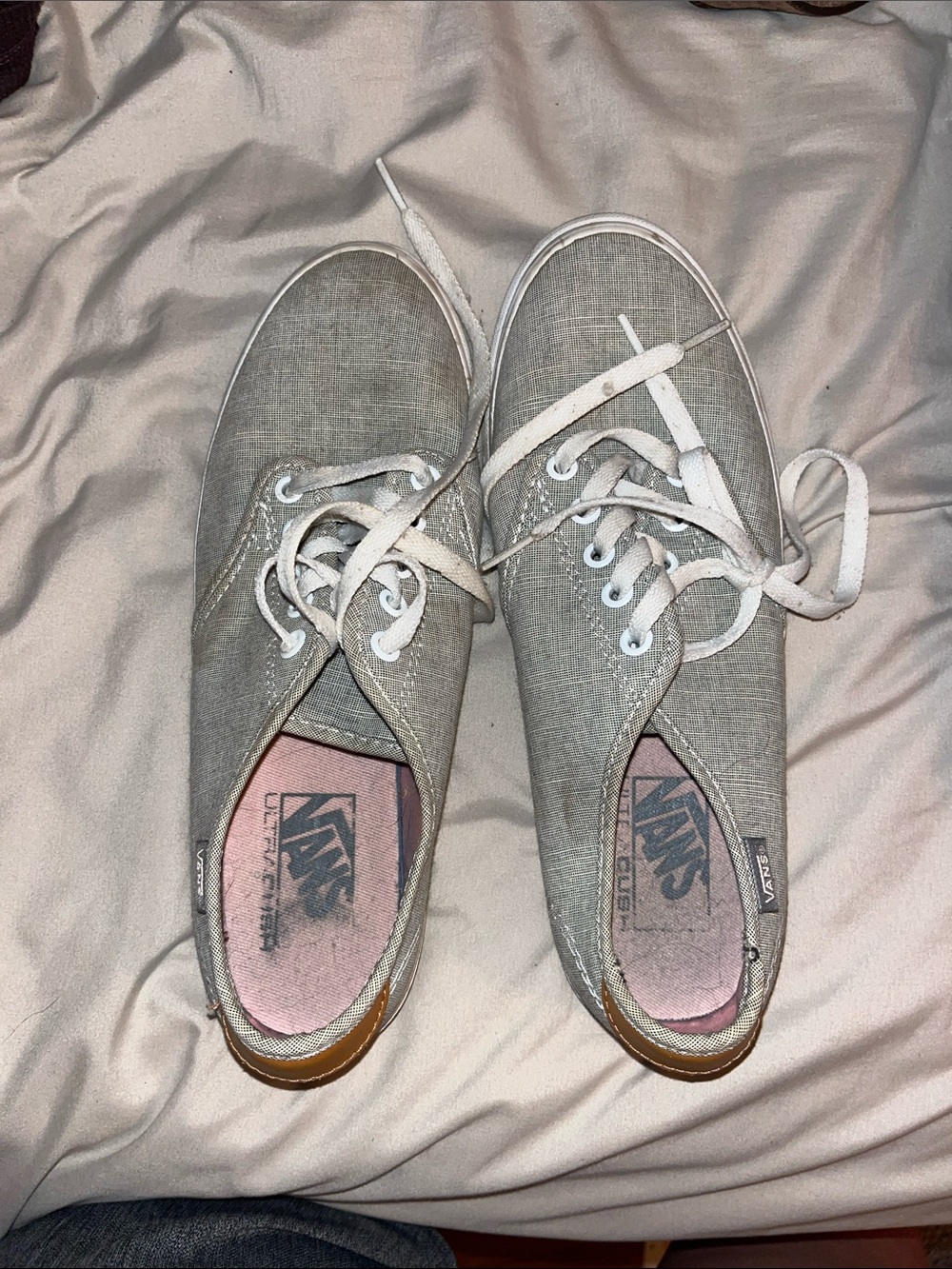 Vans Women’s Light Gray Canvas Low-Top Sneakers with White Laces